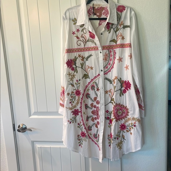 Elegant White Floral Embroidered Formal Shirt